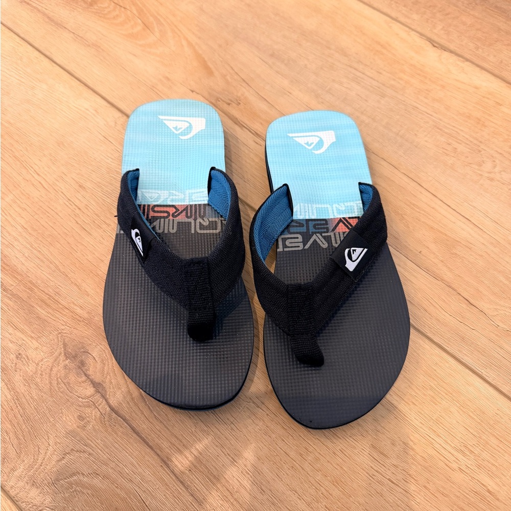 Quicksilver boys flip flops